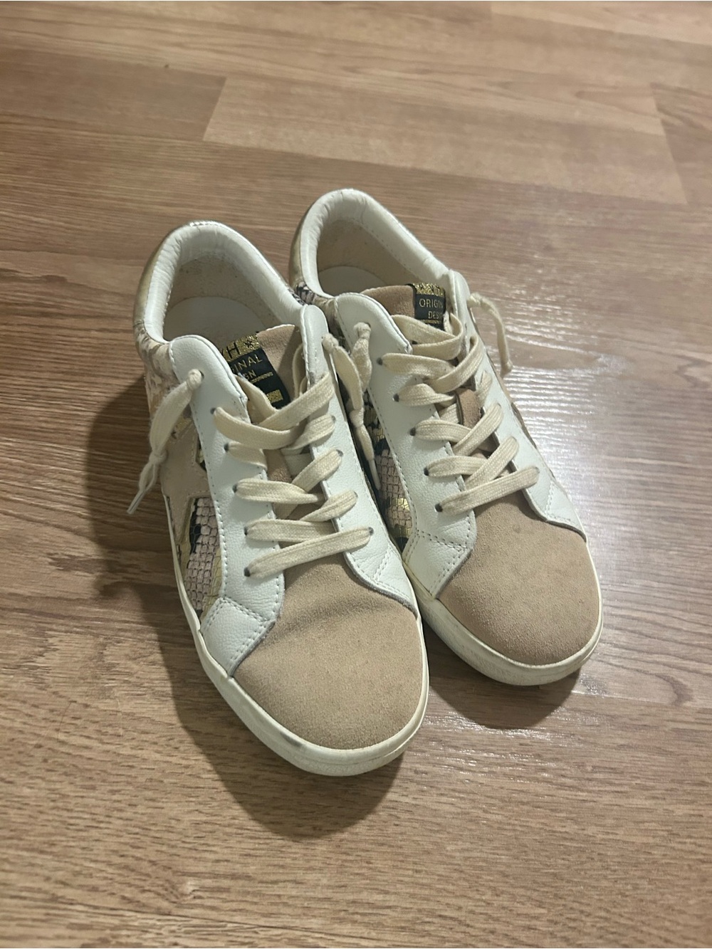 Vintage Havana Beige & White Women’s Low-Top Sneakers
